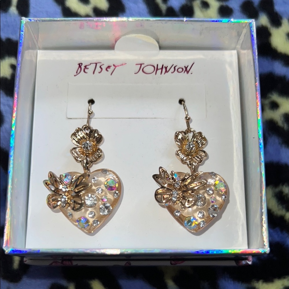 BNWT Betsey Johnson Gold tone Heart Earrings